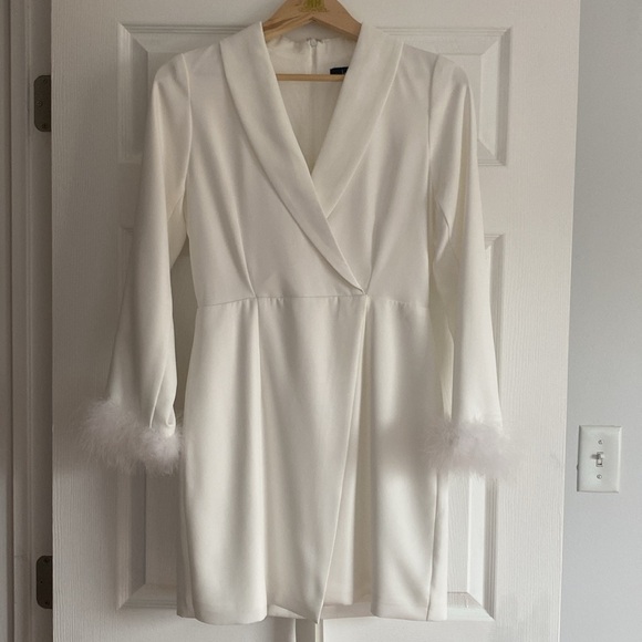 White mini dress - Picture 4 of 10